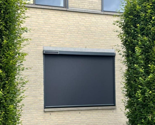 Windvaste solar screens voor nieuwbouw woning in Heesch