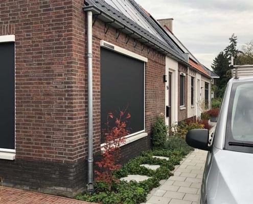 In Berlicum heeft Deco Zonwering een hoekwoning van solar screens mogen voorzien.