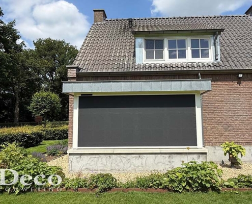 zonnescherm die tegen wind kan en voorzien van zonnepaneel