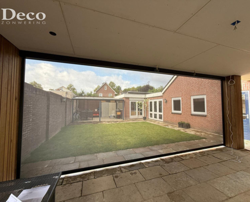 Privacy in met lichtdoorlatend screen in XL formaat voor overkapping in heeswijk-Dinther
